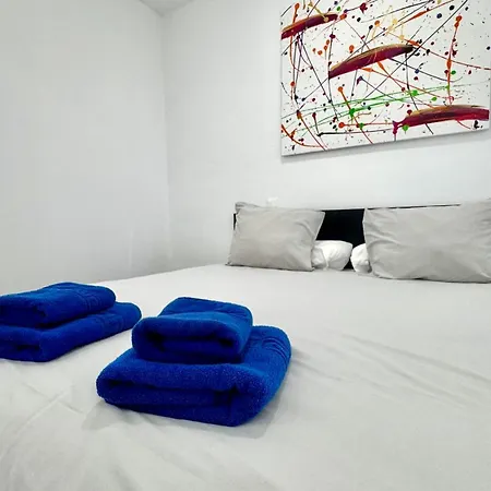 The White House * Vecindario (Gran Canaria)