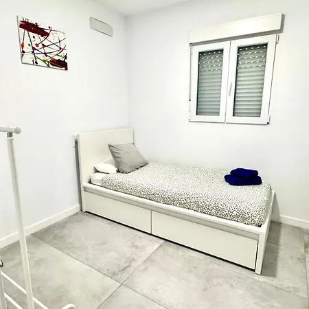 The White House * Vecindario (Gran Canaria)