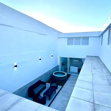 The White House * Vecindario (Gran Canaria)