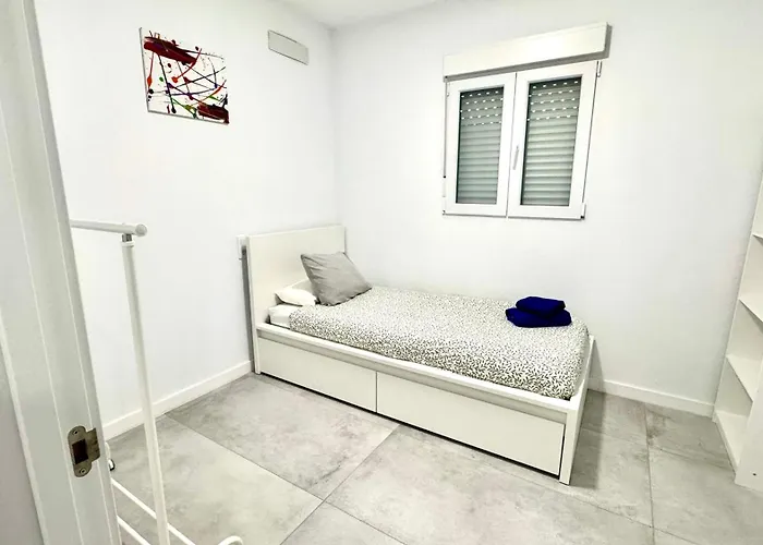 The White House * Vecindario (Gran Canaria)