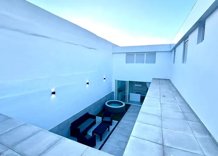 The White House * Vecindario (Gran Canaria)